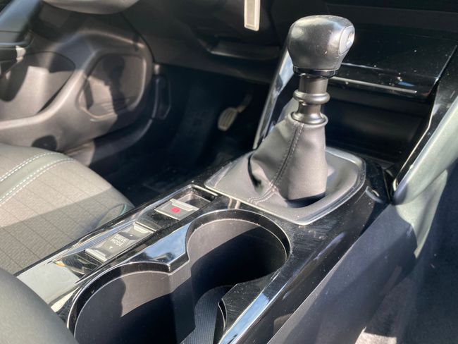 Peugeot 2008 1.2 Allure Pack Puretech 130S&S 6 Vel.  - Foto 22