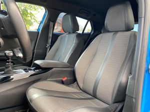 Peugeot 2008 1.2 Allure Pack Puretech 130S&S 6 Vel.  - Foto 11