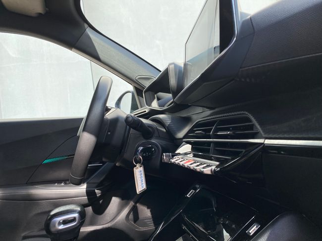 Peugeot 2008 1.2 Allure Pack Puretech 130S&S 6 Vel.  - Foto 21