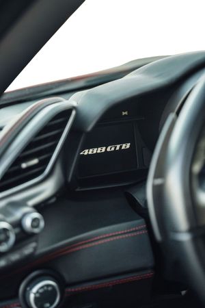 Ferrari 488 GTB  - Foto 9
