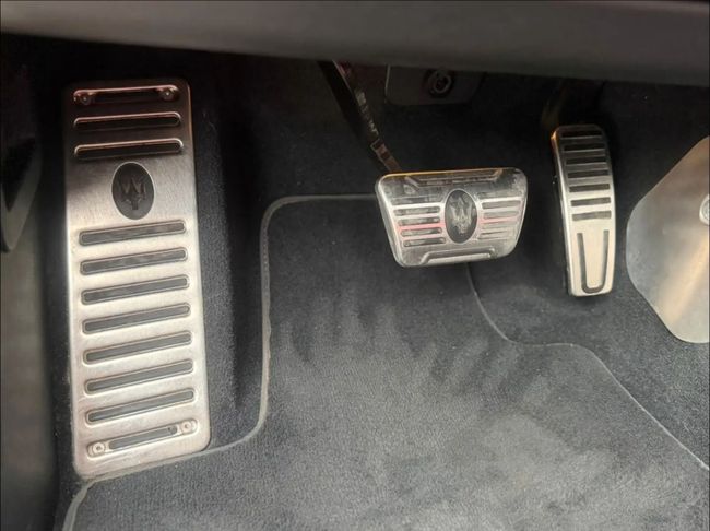 Maserati Levante Modena  - Foto 22