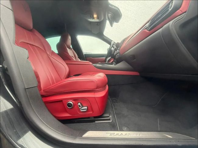 Maserati Levante Modena  - Foto 18