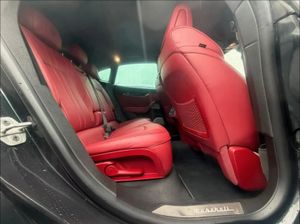 Maserati Levante Modena  - Foto 20