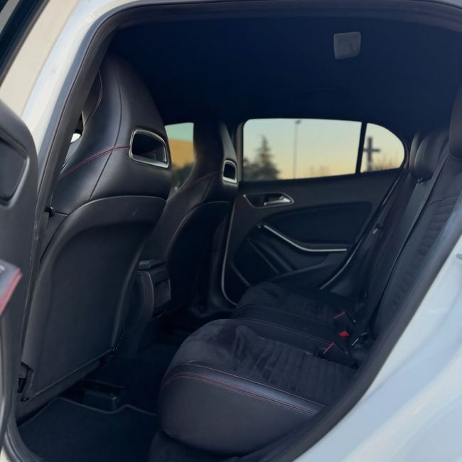 Mercedes-Benz GLA220d AMG Line  - Foto 9
