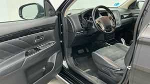 Mitsubishi Outlander PHEV Kaiteki 4WD  - Foto 16