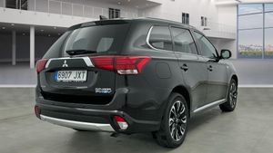 Mitsubishi Outlander PHEV Kaiteki 4WD  - Foto 4