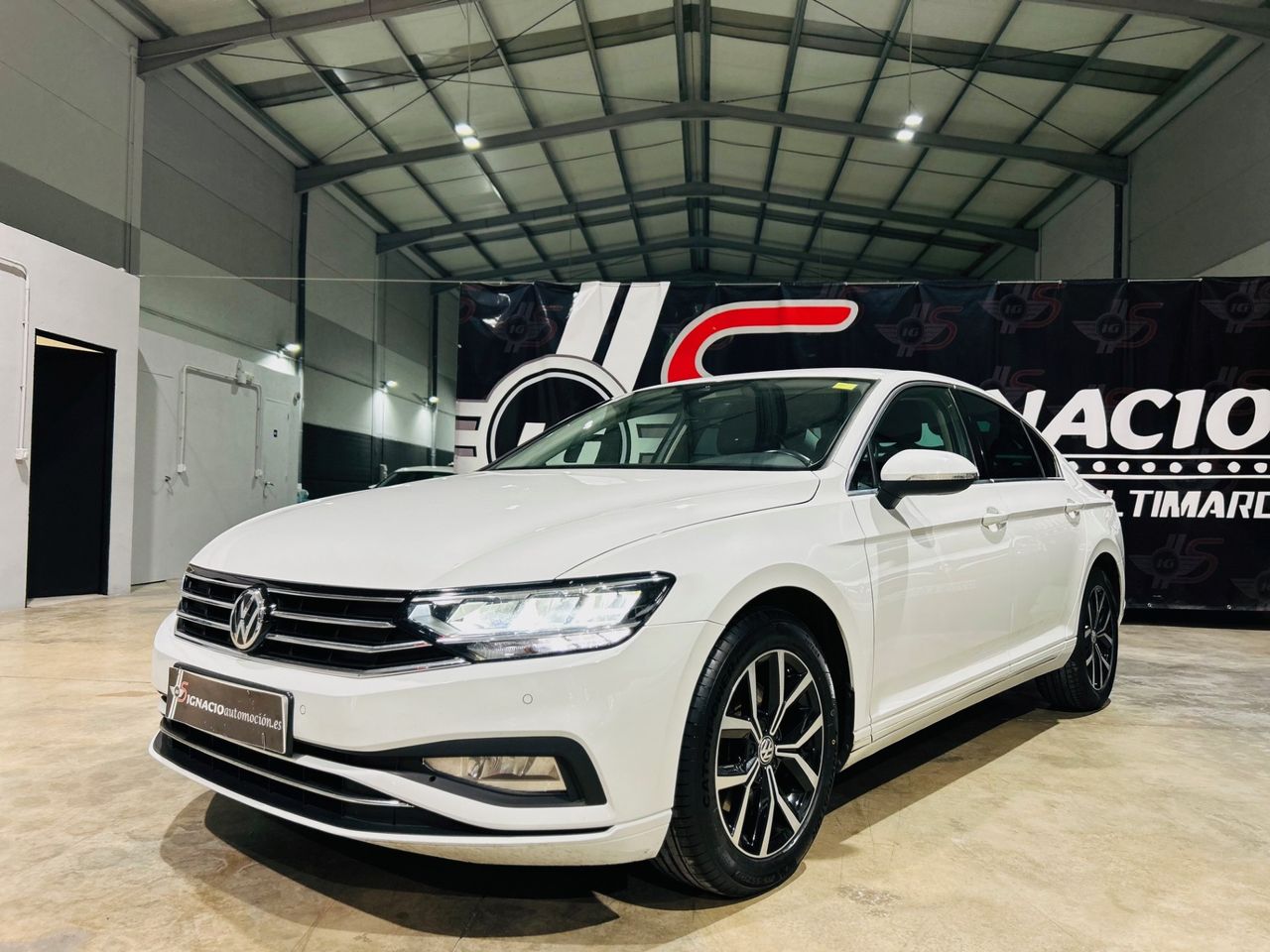 Volkswagen Passat 1.6TDI Executive DSG   - Foto 1