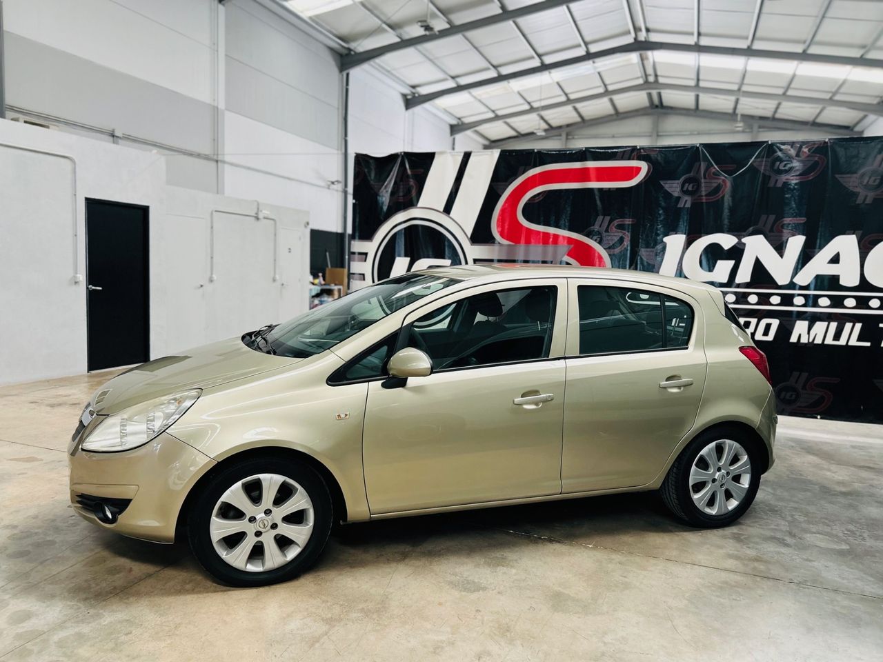 Opel Corsa 1.4i Enjoy   - Foto 1