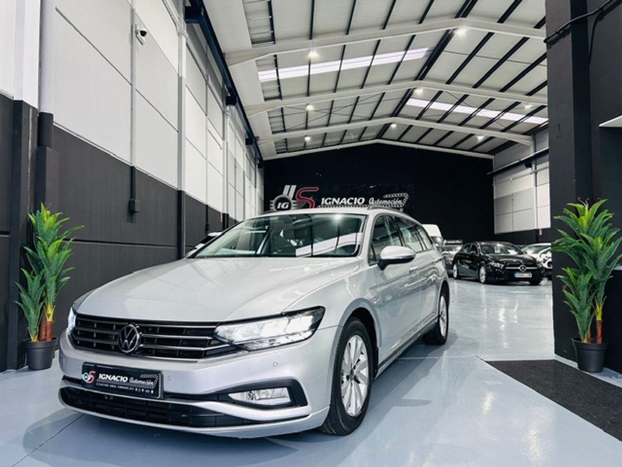 Volkswagen Passat Variant 2.0TDI Business 122 DSG  - Foto 1