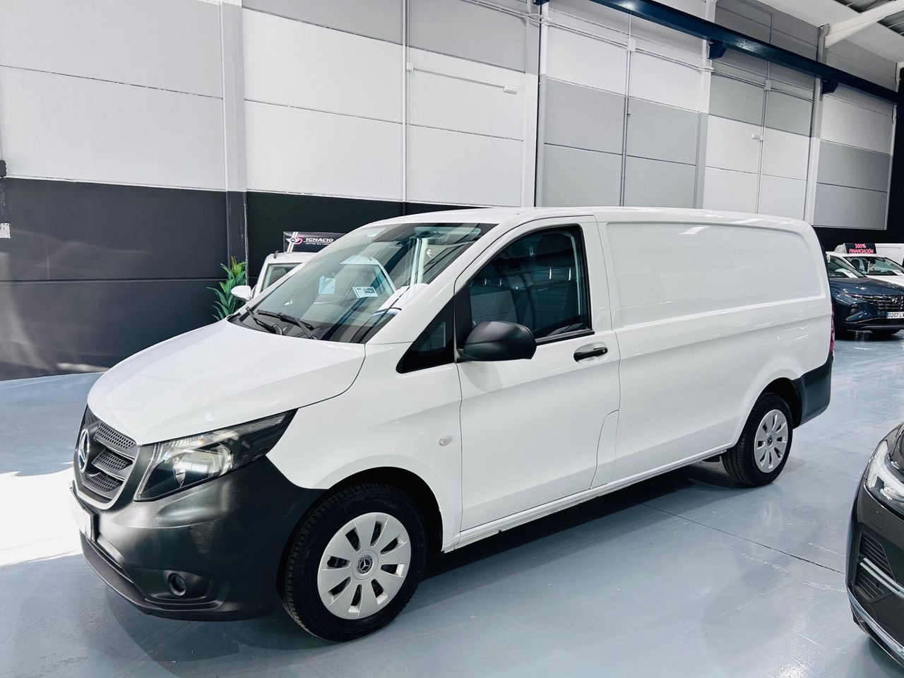 Mercedes Vito 111CDI Furgon Largo  - Foto 1