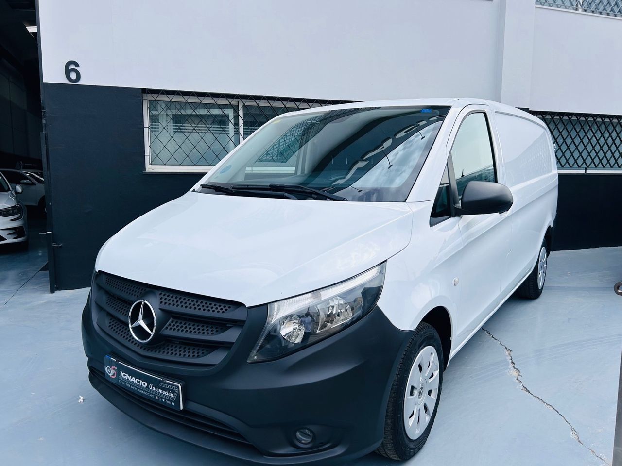 Mercedes Vito 111CDI Furgon Largo  - Foto 1
