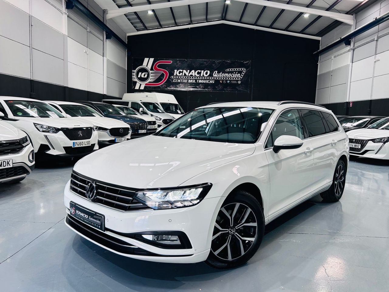 Volkswagen Passat Variant 2.0TDI Executive DSG  - Foto 1