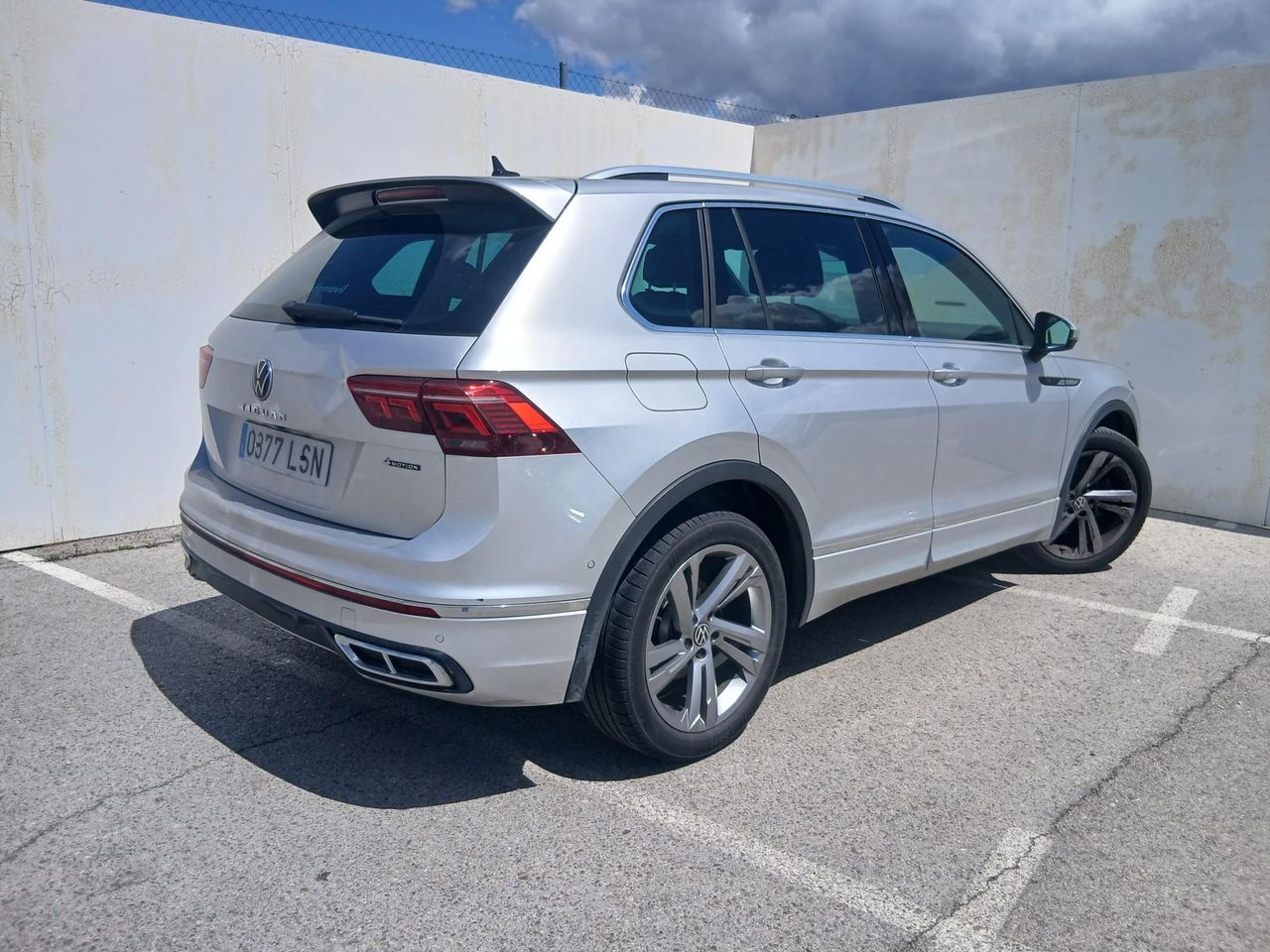 Volkswagen Tiguan R-Line 2.0 TDI 147 kW (200 CV) 4Motion DSG 7 vel.  - Foto 1
