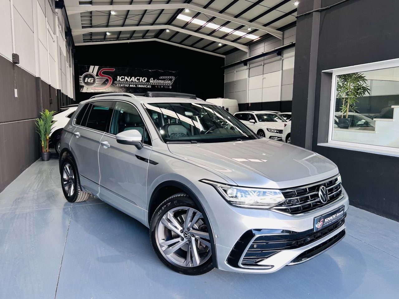 Volkswagen Tiguan R-Line 2.0 TDI 147 kW (200 CV) 4Motion DSG 7 vel.  - Foto 1