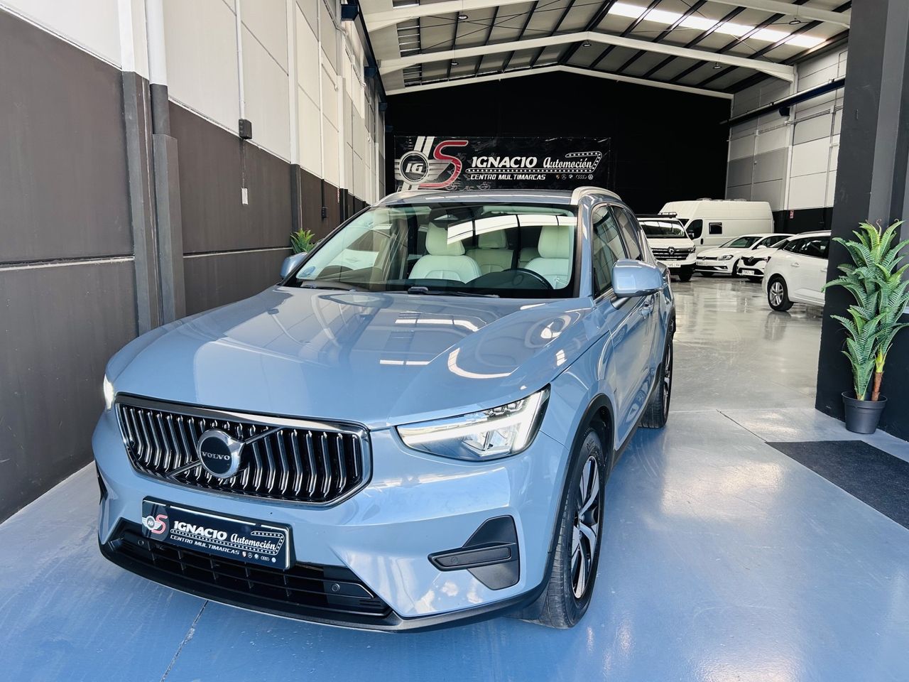 Volvo XC40 Plus B3  - Foto 1
