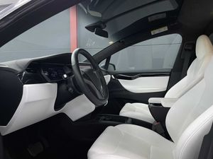 Tesla Model X Long Range Raven Plus 6p 45.300e neto - Foto 8