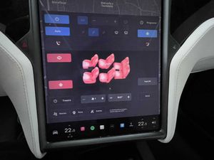 Tesla Model X Long Range Raven Plus 6p 45.300e neto - Foto 16