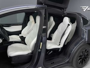 Tesla Model X Long Range Raven Plus 6p 45.300e neto - Foto 9