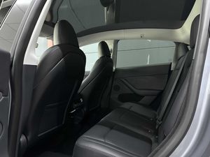 Tesla Model Y RWD - Foto 9