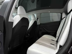 Tesla Model Y Long Range Dual Motor Dual Motor Gran Autonomía - Foto 9