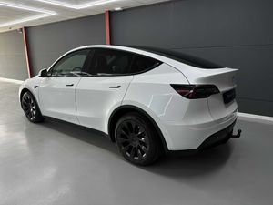 Tesla Model Y Dual Motor Gran Autonomía AP Mejorado y Bola - Foto 4
