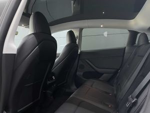 Tesla Model Y RWD tracción trasera acabado Premium - Foto 9