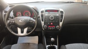 Kia Ceed 1.6 Active solo 56.000 Km. Gasolina con et. verde C Alto de gama  - Foto 3