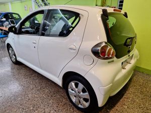 Toyota Aygo 1.0 Etiq. medioambiental verde C  - Foto 9