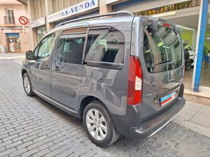 Peugeot Partner Tepee Outdoor 1.2 PureTech 110 Sólo con 30.000 Km. Etiq. Verde C  Euro 6 - Foto 9