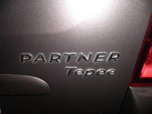 Peugeot Partner Tepee Active 1.2 PureTech 110 Etiq. verde C  Euro 6  44.000 Km - Foto 19