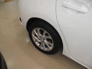 Toyota Auris 140H e-CVT Active - Foto 13