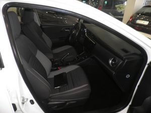Toyota Auris 140H e-CVT Active - Foto 10