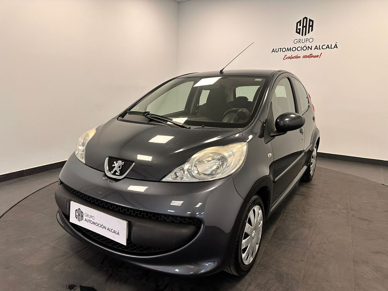 Peugeot 107 1.0i 2Tronic Urban   - Foto 1