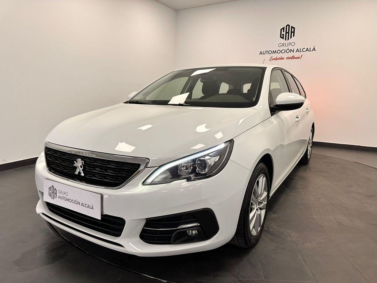 Peugeot 308 SW Active BlueHDi 130 SS   - Foto 1