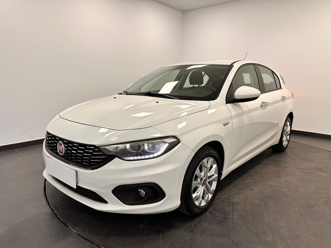 Fiat Tipo 1.4 16v Easy 95 CV gasolina 5p.   - Foto 1