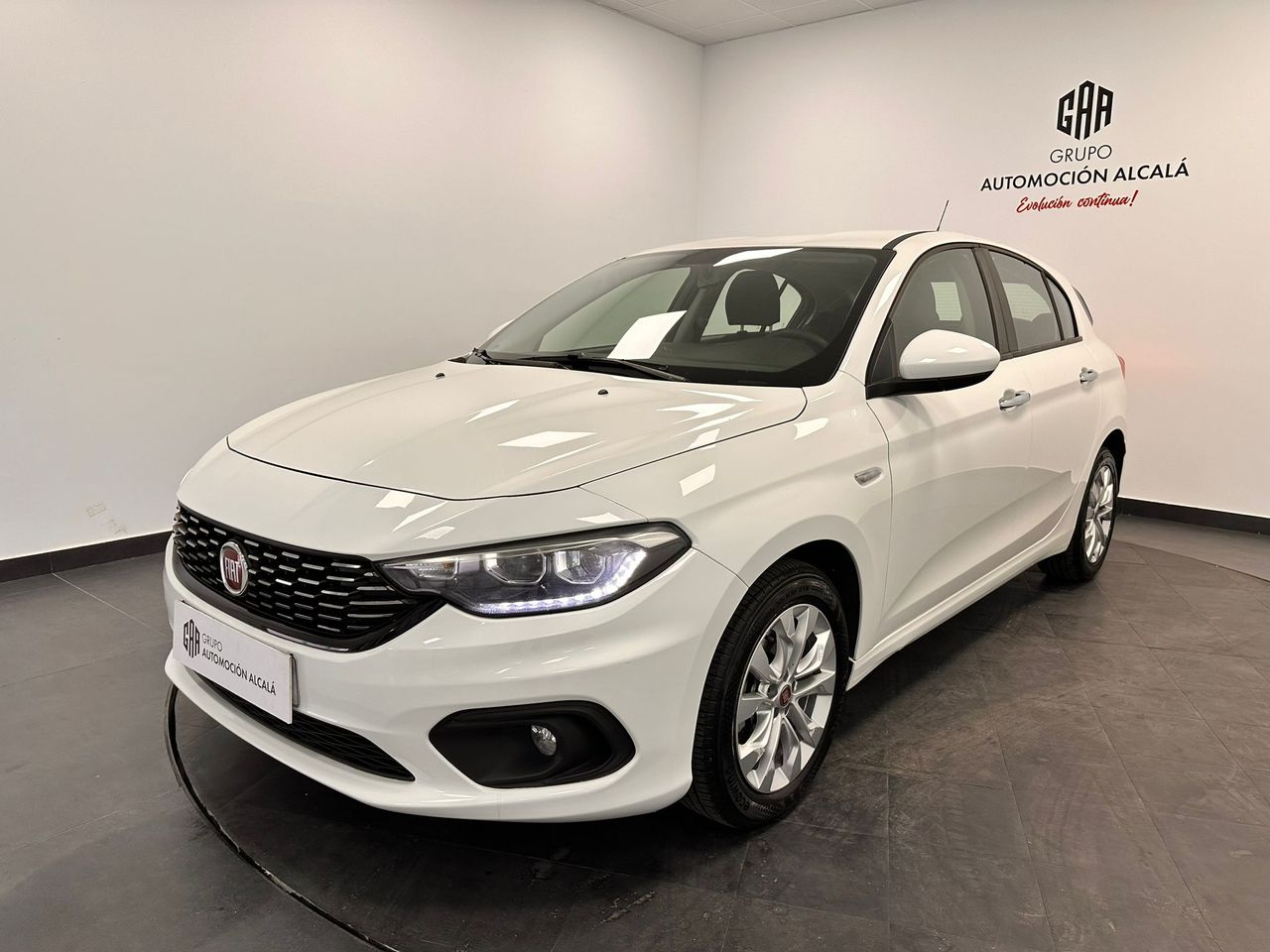 Fiat Tipo 1.4 16v Easy 95 CV gasolina 5p.   - Foto 1