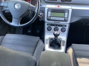Volkswagen Passat 2.0 TDI 140cv Advance  - Foto 16