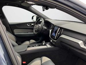 Volvo XC60 RECHARGE T6 EAWD R-DESIGN Auto   - Foto 9