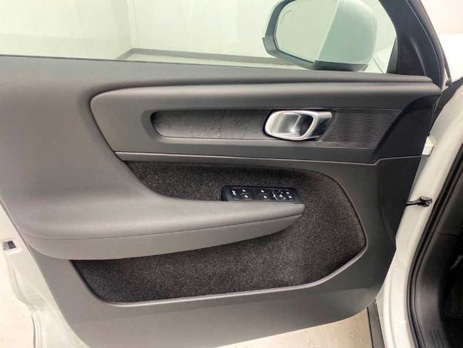 Volvo XC40 2.0 B3 G Auto Essential   - Foto 106