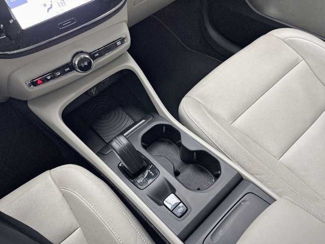 Volvo XC40 D4 Momentum AWD Auto   - Foto 18