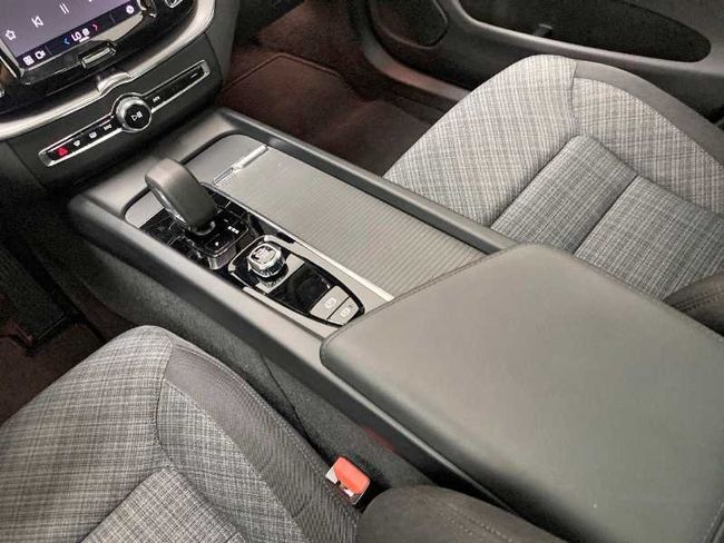 Volvo XC60 Recharge Core, T6 AWD Híbrido enchufable, Eléctrico/Gasolina, Bright   - Foto 17