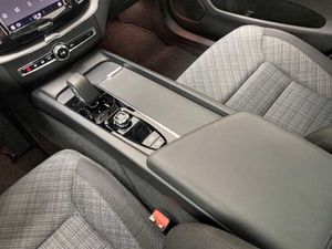 Volvo XC60 Recharge Core, T6 AWD Híbrido enchufable, Eléctrico/Gasolina, Bright   - Foto 17