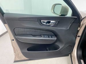 Volvo XC60 Recharge Core, T6 AWD Híbrido enchufable, Eléctrico/Gasolina, Bright   - Foto 19