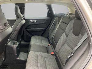 Volvo XC60 Recharge Core, T6 AWD Híbrido enchufable, Eléctrico/Gasolina, Bright   - Foto 10