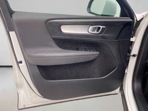 Volvo XC40 Core, B3 Mild hybrid, Gasolina   - Foto 19