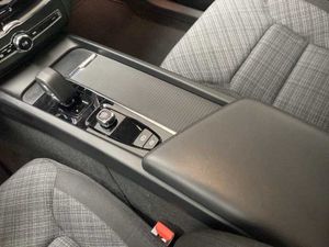 Volvo XC60 B4 (D) Core Auto   - Foto 14
