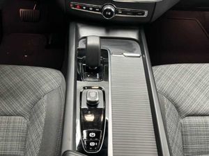 Volvo XC60 B4 (D) Core Auto   - Foto 18