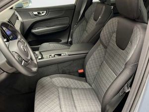 Volvo XC60 Recharge Core, T6 AWD Híbrido enchufable, Eléctrico/Gasolina, Bright   - Foto 17