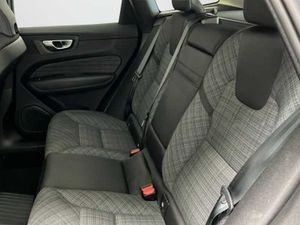 Volvo XC60 Recharge Core, T6 AWD Híbrido enchufable, Eléctrico/Gasolina, Bright   - Foto 18