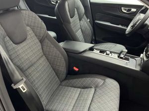 Volvo XC60 Recharge Core, T6 AWD Híbrido enchufable, Eléctrico/Gasolina, Bright   - Foto 14